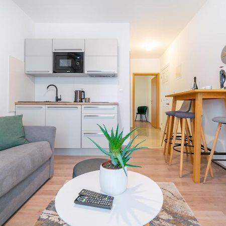 Apartmani Eterovic Baška Voda Esterno foto